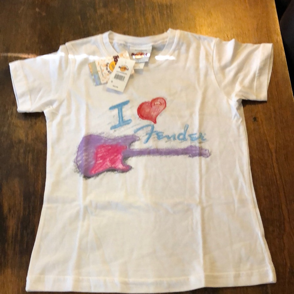 Kids hard rock Café T-shirt size small 7–8 with I love fender guitars